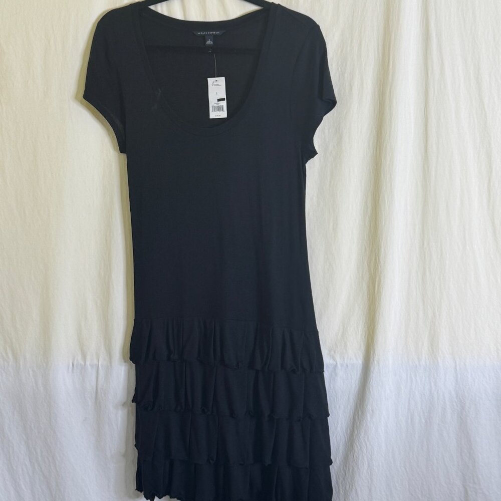 NWT!! Banana Republic RT $79.00 Black Shift Dress with Bottom Ruffles Size S